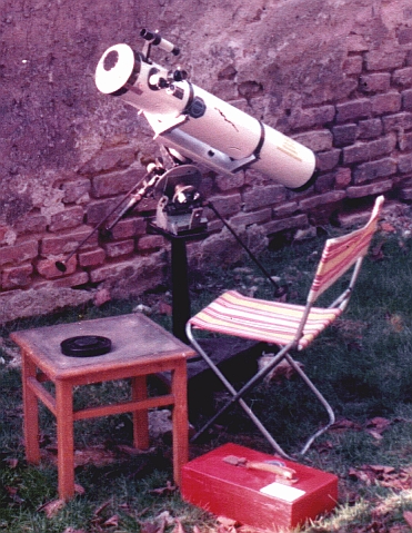 N110/900 bei der Sonnenbeobachtung im Hinterhof